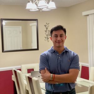 Meet your Posher, Cesar